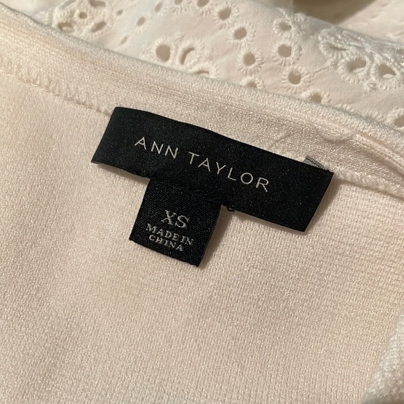 Ann Taylor Half Sleeve Eyelet Back Shift Dress in White Size Extra Small - Picture 5 of 6